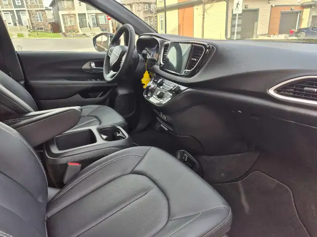 CHRYSLER GRAND CARAVAN SXT 2025 - Photo 8