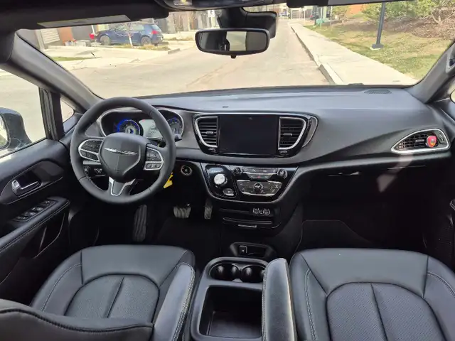 CHRYSLER GRAND CARAVAN SXT 2025 - Photo 9