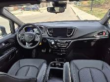 CHRYSLER GRAND CARAVAN SXT 2025 - Photo 9
