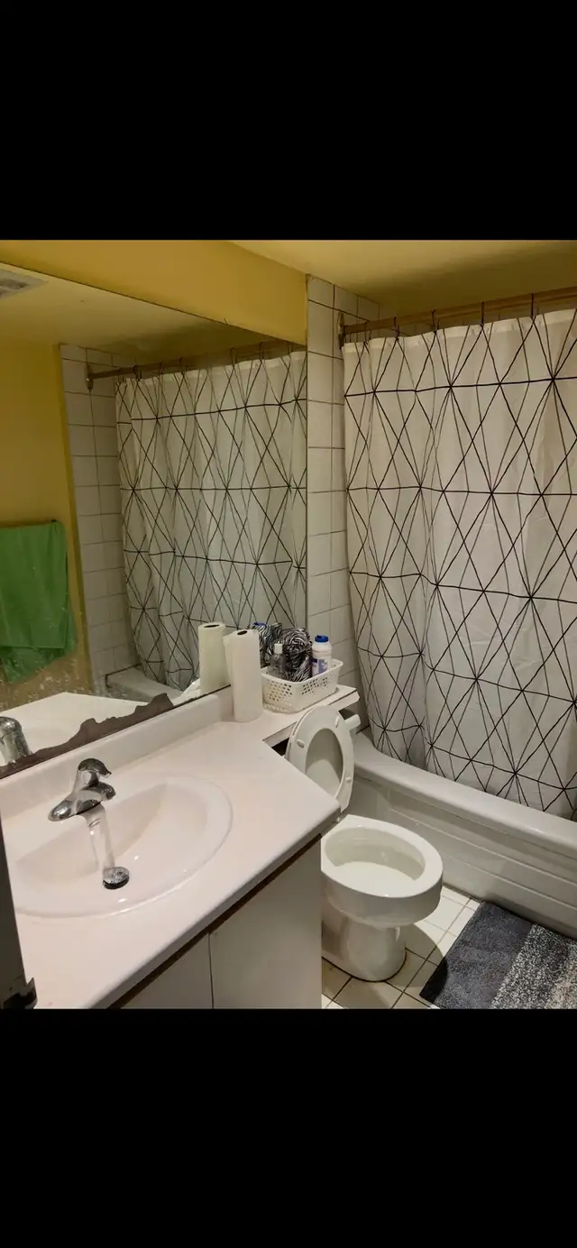 Room Rental Accommodation  Near Square One $600 for - Photo 3