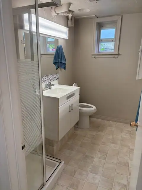 Large, Bright, Fully Furnished 1 Bedroom Basement Suite! - Photo 5