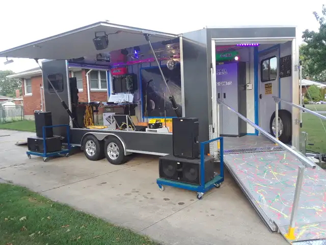 Aluminum Enclosed DJ/KJ Trailer