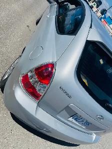2011 Hyundai Accent Sport Manual  ( LOW KM ) - Photo 2