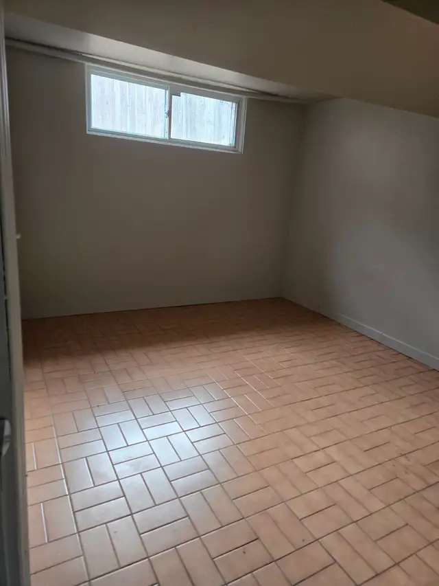 6 bedroom 2 washroom e story house - Photo 6
