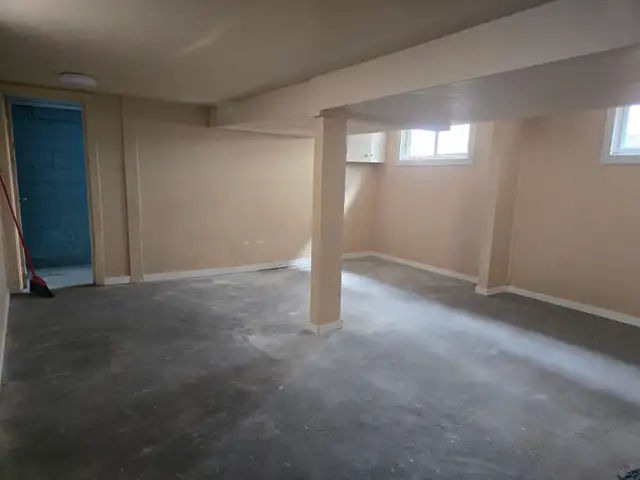 6 bedroom 2 washroom e story house - Photo 9