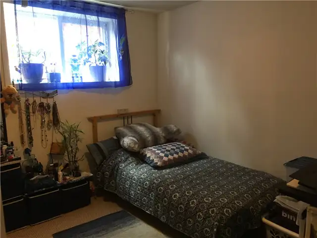 3 Beds, 1 Full Bath Basement Suite, Shawnessy SW, $1650, 1 yr - Photo 3