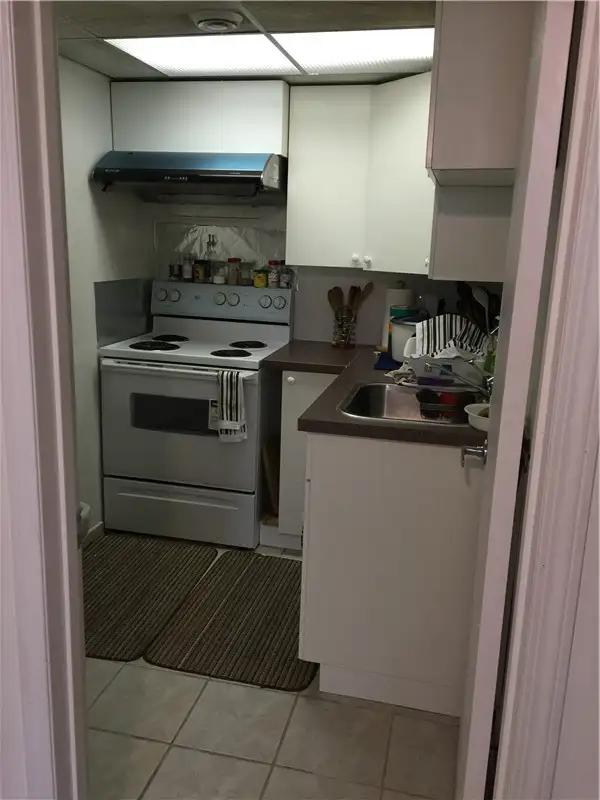 3 Beds, 1 Full Bath Basement Suite, Shawnessy SW, $1650, 1 yr - Photo 8