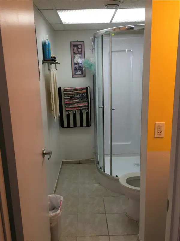 3 Beds, 1 Full Bath Basement Suite, Shawnessy SW, $1650, 1 yr - Photo 9