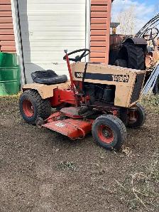 CASE 108 lawn tractor