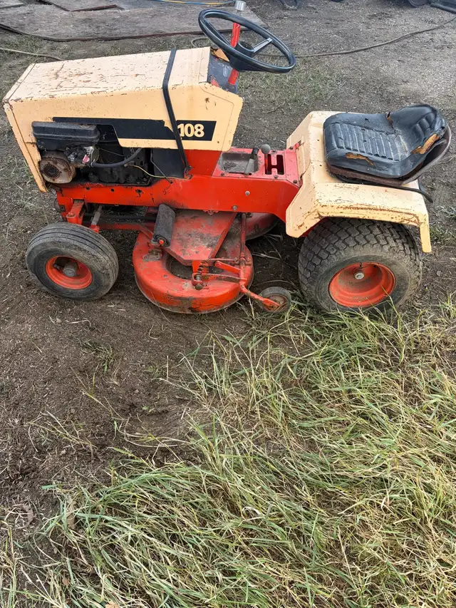CASE 108 lawn tractor - Photo 2