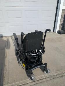 Quantum J6 Power Wheelchair - Photo 2