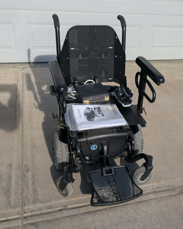 Quantum J6 Power Wheelchair - Photo 6
