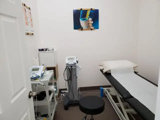 Physio Massage Health Clinic For Sale - Mississauga - Photo 4
