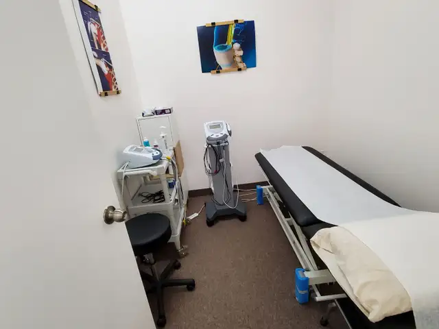 Physio Massage Health Clinic For Sale - Mississauga - Photo 6