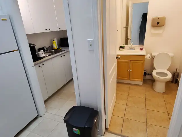 Physio Massage Health Clinic For Sale - Mississauga - Photo 8