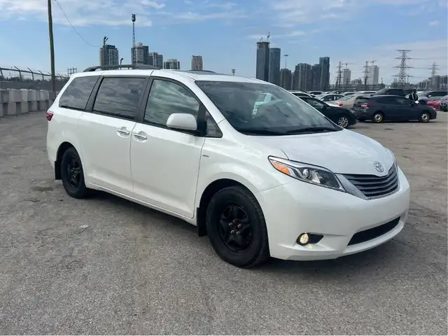 2016 Toyota Sienna XLE AWD 7-Passenger V6 - LTHR! NAV! BACK-UP C