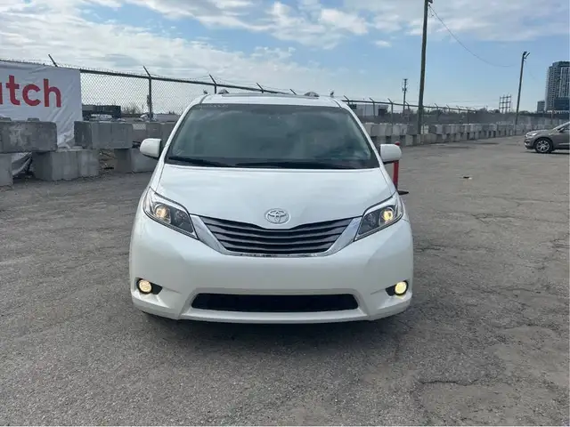 2016 Toyota Sienna XLE AWD 7-Passenger V6 - LTHR! NAV! BACK-UP C - Photo 2