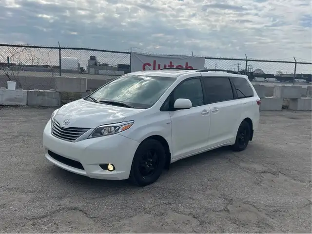 2016 Toyota Sienna XLE AWD 7-Passenger V6 - LTHR! NAV! BACK-UP C - Photo 3