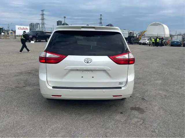 2016 Toyota Sienna XLE AWD 7-Passenger V6 - LTHR! NAV! BACK-UP C - Photo 6