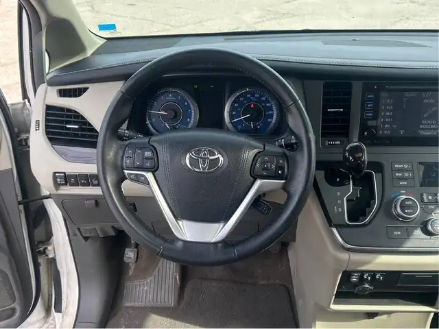 2016 Toyota Sienna XLE AWD 7-Passenger V6 - LTHR! NAV! BACK-UP C - Photo 13