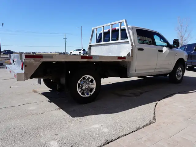 2024 Ram 3500 4x4 | 6.7 L CUMMINS DIESEL | CUSTOM FLATBED - Photo 12