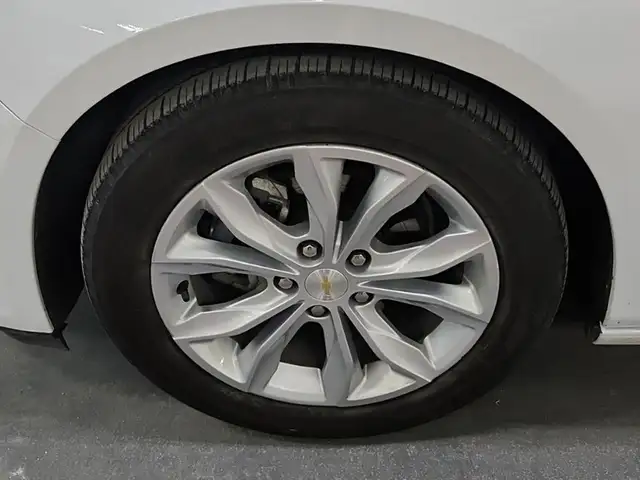 2024 Chevrolet Malibu 1LT - Backup Cam, Parking Distance Control - Photo 3