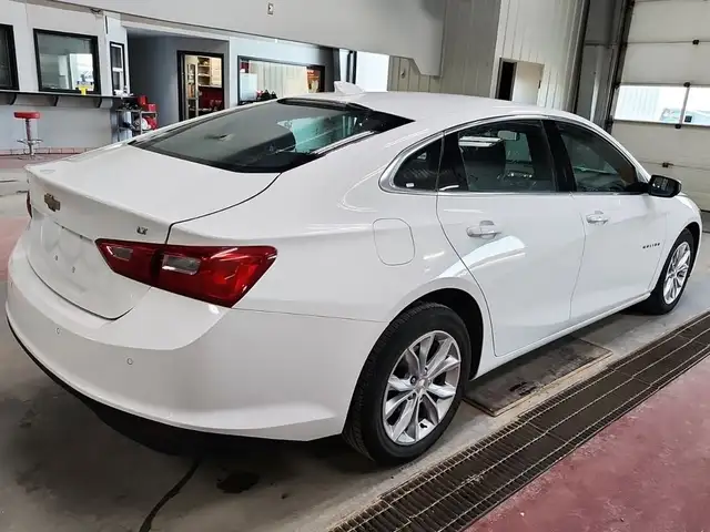 2024 Chevrolet Malibu 1LT - Backup Cam, Parking Distance Control - Photo 4