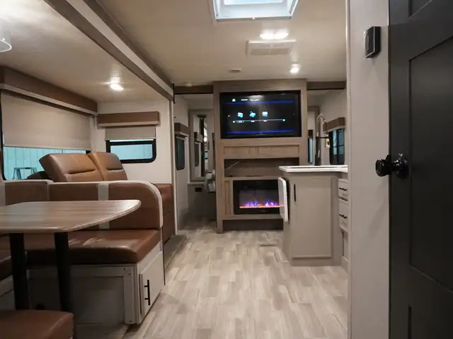 2024 Forest River Vibe 28QBOR LOADED BUNKHOUSE...MODERN, LIKE NE - Photo 4