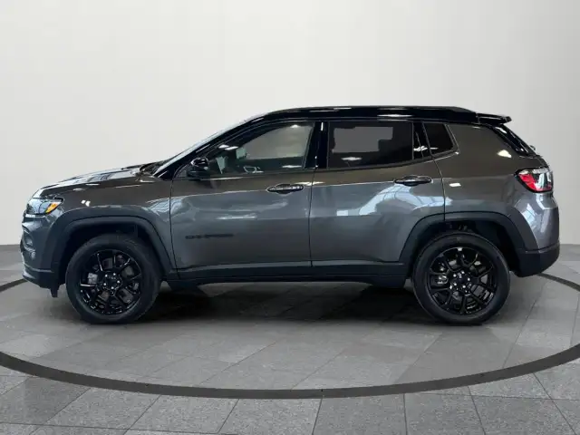 2023 Jeep Compass Altitude 4X4|Sunroof|Navigation - Photo 3