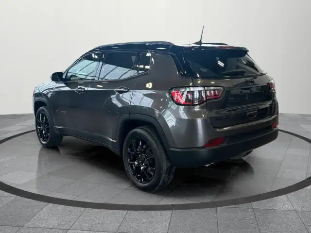 2023 Jeep Compass Altitude 4X4|Sunroof|Navigation - Photo 4