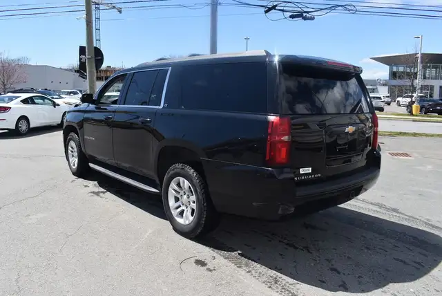 2018 Chevrolet Suburban LT 4WD - Photo 3