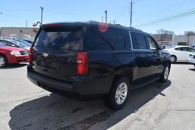 2018 Chevrolet Suburban LT 4WD - Photo 4
