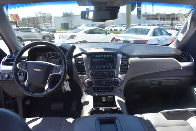 2018 Chevrolet Suburban LT 4WD - Photo 6