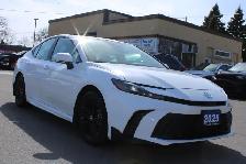 2025 Toyota Camry SE Hybris