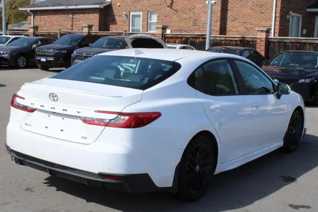 2025 Toyota Camry SE Hybris - Photo 3