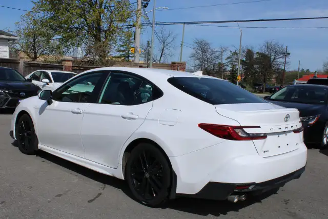 2025 Toyota Camry SE Hybris - Photo 4