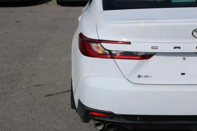 2025 Toyota Camry SE Hybris - Photo 5