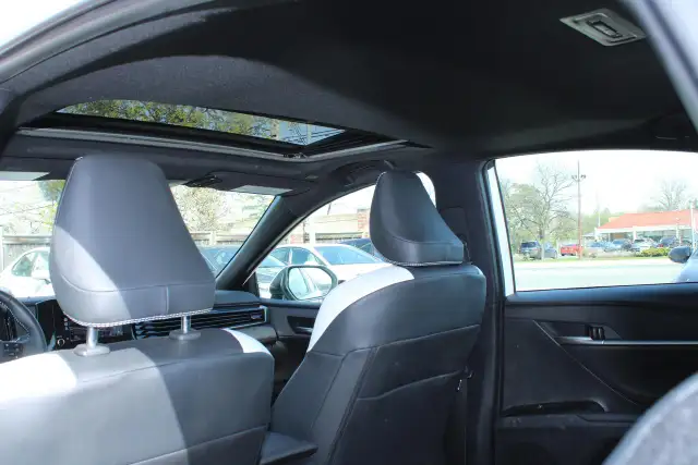 2025 Toyota Camry SE Hybris - Photo 6