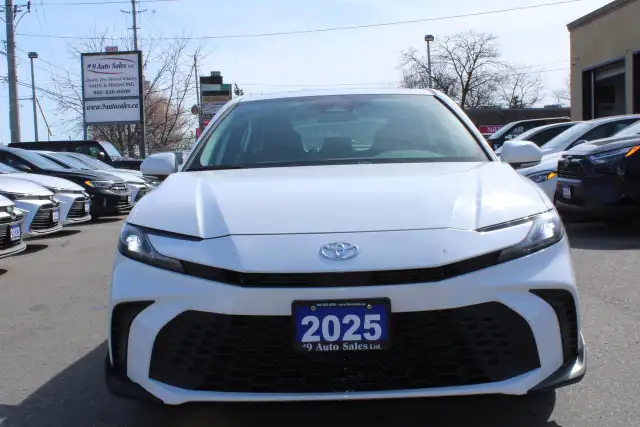 2025 Toyota Camry SE Hybris - Photo 9