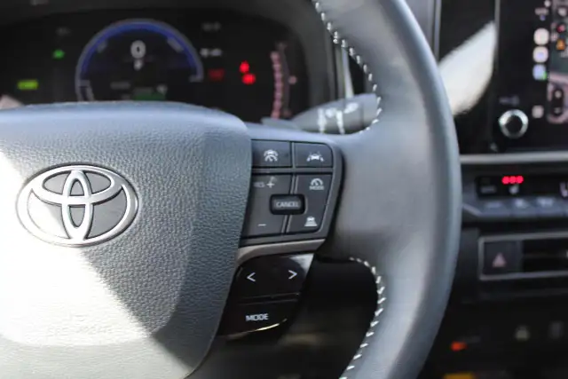 2025 Toyota Camry SE Hybris - Photo 10