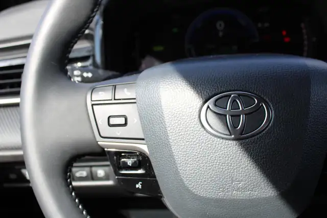 2025 Toyota Camry SE Hybris - Photo 14