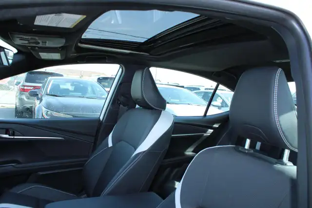 2025 Toyota Camry SE Hybris - Photo 15