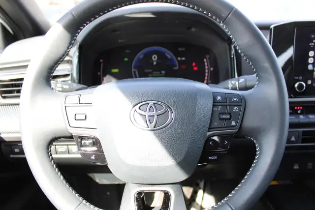 2025 Toyota Camry SE Hybris - Photo 16