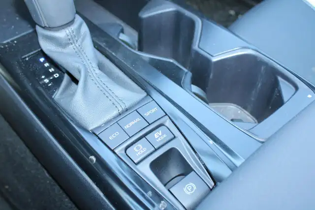 2025 Toyota Camry SE Hybris - Photo 17