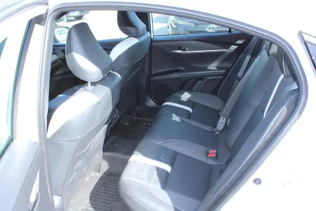 2025 Toyota Camry SE Hybris - Photo 23