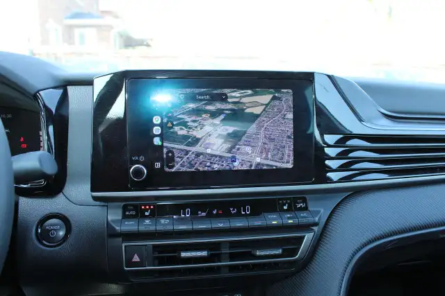 2025 Toyota Camry SE Hybris - Photo 24