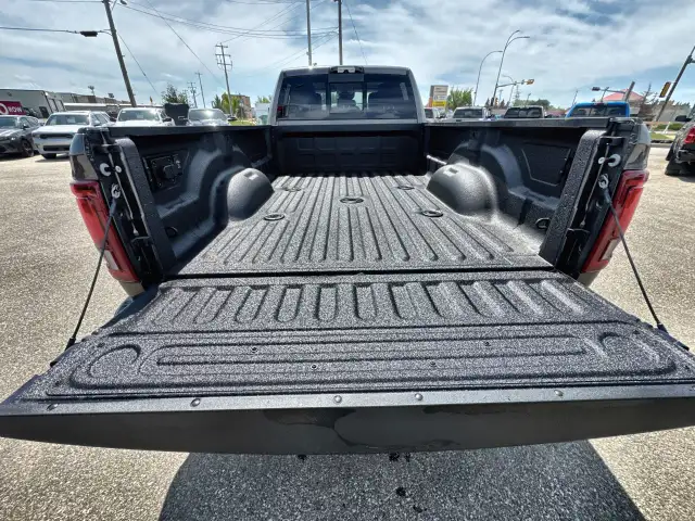 2025 Ram 3500 - Photo 18