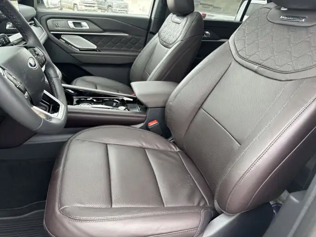 2026 Ford Explorer Platinum - Photo 13