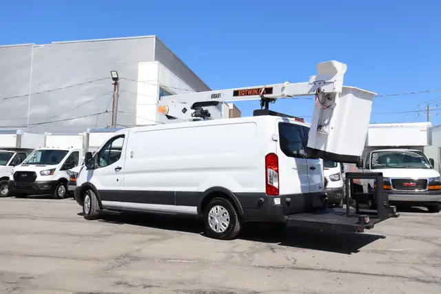 Ford Transit T-350 148 CARGO NACELLE BOOM ISOLÉ VERSALIFT / 64.0 - Photo 4