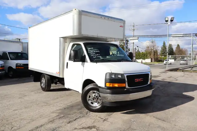 GMC Savana CUBE 12 PIEDSD   DECK ROUE SIMPLE / 102 000 KM CERTIF - Photo 2